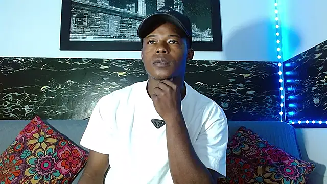 Snapshot of Dark_stallionX chatting on 10/13/25, 05:57 Dark stallionX online show from 10/13/25, 05:57