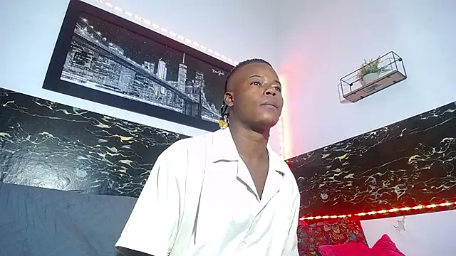 Snapshot of Dark_stallionX chatting on 10/17/25, 04:20 Dark stallionX online show from 10/17/25, 04:20