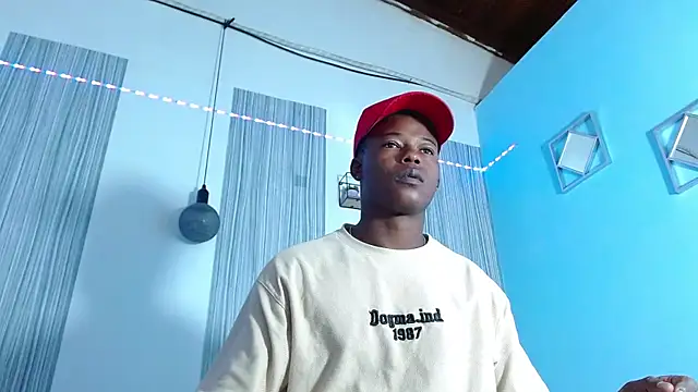 Snapshot of Dark_stallionX chatting on 10/31/25, 07:04 Dark stallionX online show from 10/31/25, 07:04