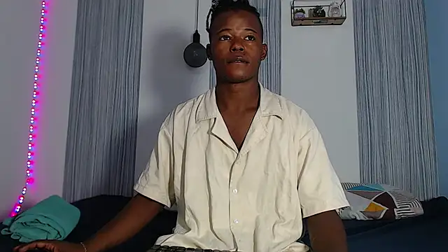 Snapshot of Dark_stallionX chatting on 11/14/25, 06:28 Dark stallionX online show from 11/14/25, 06:28