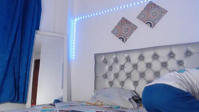 Snapshot of Dark_stallionX chatting on 11/16/25, 03:23 Dark stallionX online show from 11/16/25, 03:23