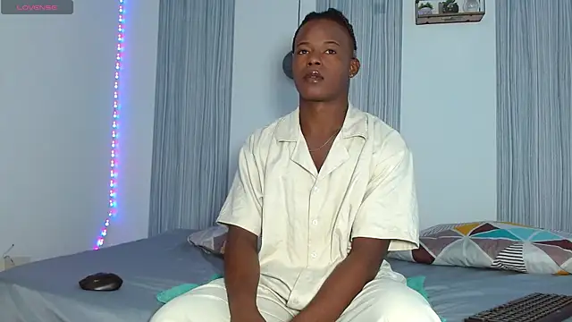 Snapshot of Dark_stallionX chatting on 11/21/25, 06:28 Dark stallionX online show from 11/21/25, 06:28