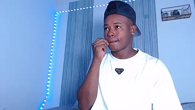 Snapshot of Dark_stallionX chatting on 11/28/25, 10:01 Dark stallionX online show from 11/28/25, 10:01