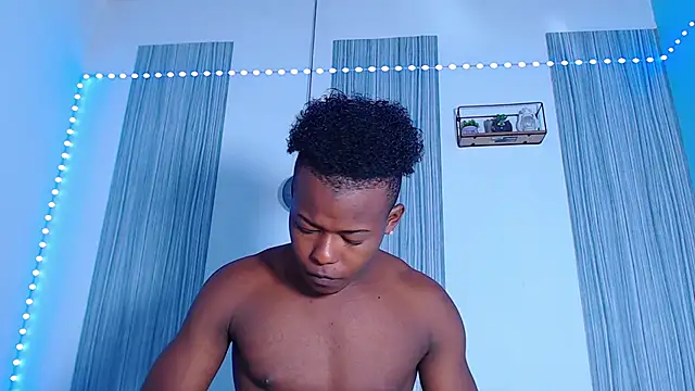 Snapshot of Dark_stallionX chatting on 11/30/25, 03:21 Dark stallionX online show from 11/30/25, 03:21