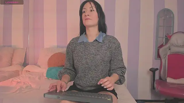 clover tter  online show from 11/28/25, 07:16