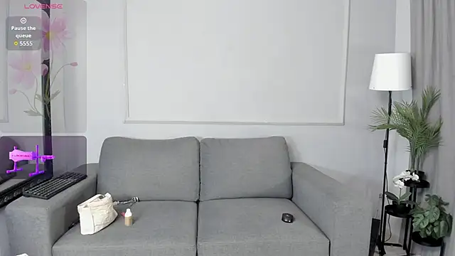 Nahomycarterr online show from 04/14/26, 11:49