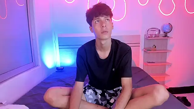 luccas ferreira online show from 11/04/25, 07:35