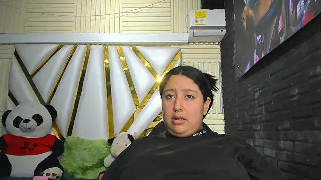 DulcineaSaenz online show from 10/15/25, 07:47
