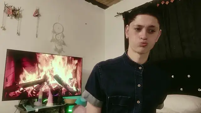 Tyler cat online show from 10/13/25, 11:54