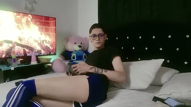 Tyler cat online show from 10/17/25, 11:35