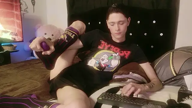 Tyler cat online show from 11/14/25, 02:27