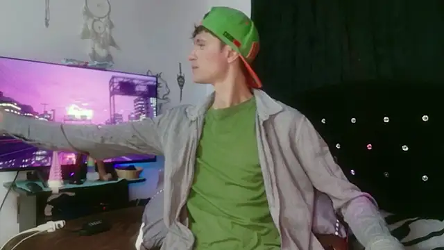 Tyler cat online show from 11/23/25, 12:21