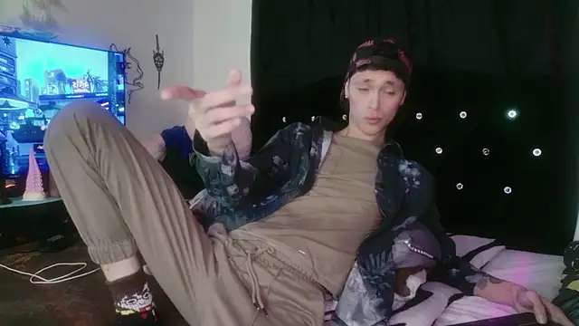 Tyler cat online show from 11/24/25, 11:37