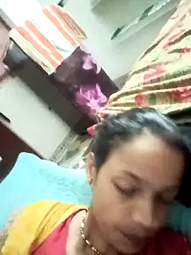 Snapshot of Mona7070 chatting on 10/15/25, 01:33 Mona7070 online show from 10/15/25, 01:33