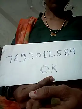 Snapshot of Mona7070 chatting on 10/16/25, 02:29 Mona7070 online show from 10/16/25, 02:29