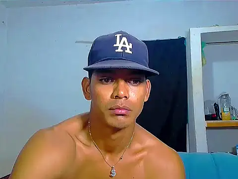 Snapshot of theMyke101 chatting on 06/26/26, 12:04 theMyke101 online show from 06/26/26, 12:04