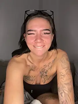 YoungZoexx online show from 11/04/25, 06:51