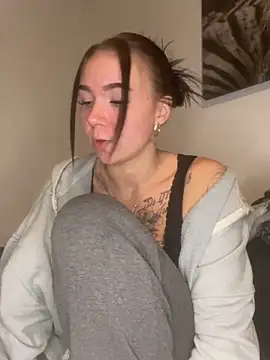 YoungZoexx online show from 12/20/25, 10:17