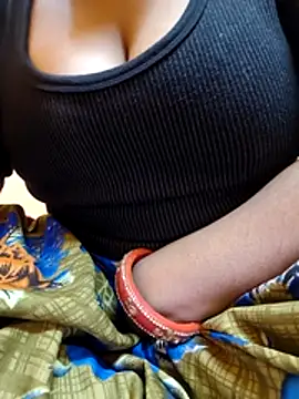 Snapshot of Loveishq1 chatting on 12/17/25, 09:15 Loveishq1 online show from 12/17/25, 09:15