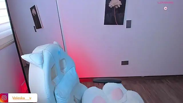 valeska  V online show from 04/23/26, 12:29