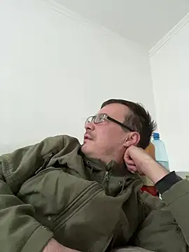 viktor1992-1-1 online show from 02/19/26, 06:09