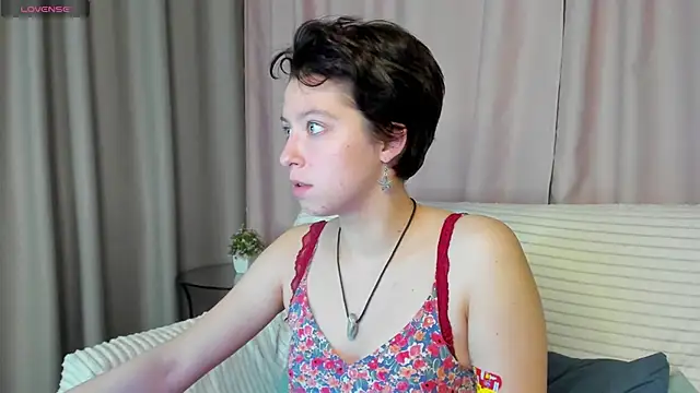 Sara Frayer online show from 12/03/25, 01:57