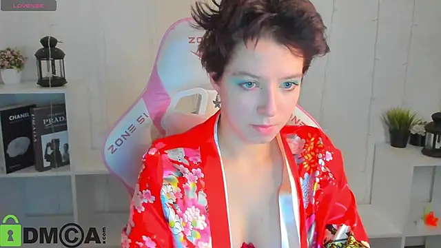 Sara Frayer online show from 12/04/25, 01:04