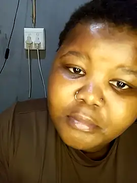 LadyBear2002 online show from 10/11/25, 04:44