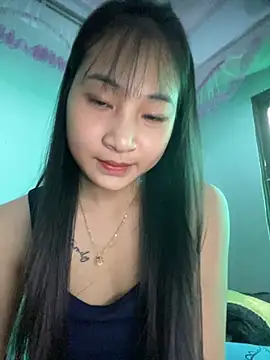 Snapshot of banlinh004 chatting on 10/11/25, 06:12 banlinh004 online show from 10/11/25, 06:12