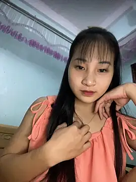 Snapshot of banlinh004 chatting on 10/12/25, 03:44 banlinh004 online show from 10/12/25, 03:44