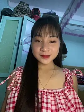 Snapshot of banlinh004 chatting on 03/31/26, 04:07 banlinh004 online show from 03/31/26, 04:07