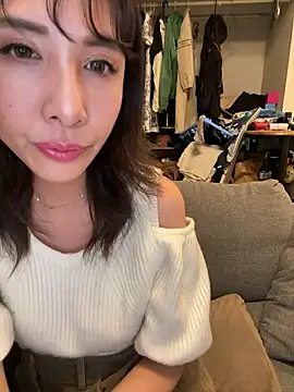 Snapshot of rena_rena_rena chatting on 10/29/25, 04:53 rena rena rena online show from 10/29/25, 04:53