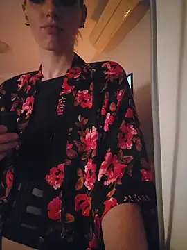 Snapshot of lonely_Cosplay_chick chatting on 10/25/25, 01:18 lonely Cosplay chick online show from 10/25/25, 01:18