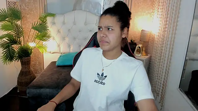 AriaVega online show from 04/10/26, 12:54