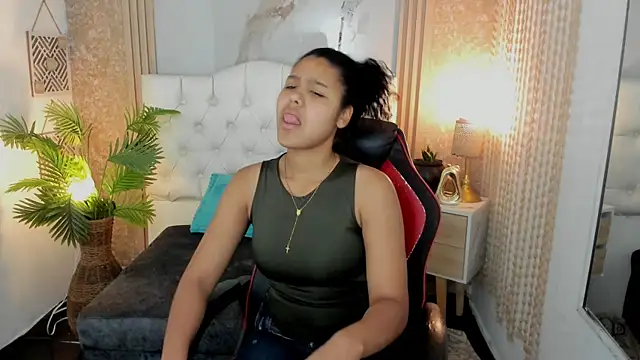 AriaVega online show from 04/14/26, 12:44