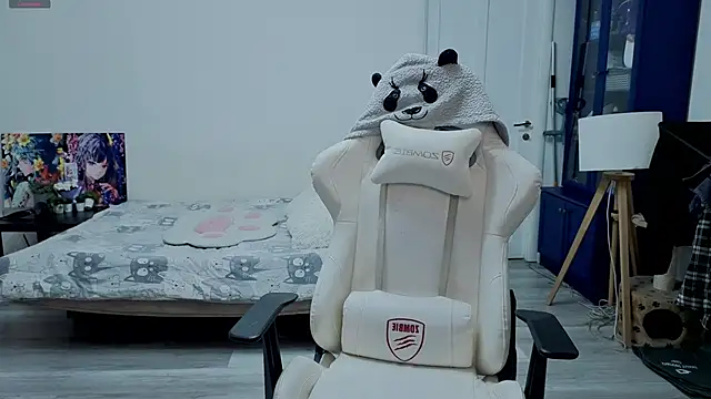 Snapshot of xAlisontiny chatting on 11/18/25, 10:14 xAlisontiny online show from 11/18/25, 10:14