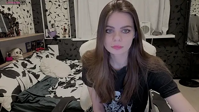 Snapshot of xAlisontiny chatting on 03/04/26, 12:38 xAlisontiny online show from 03/04/26, 12:38
