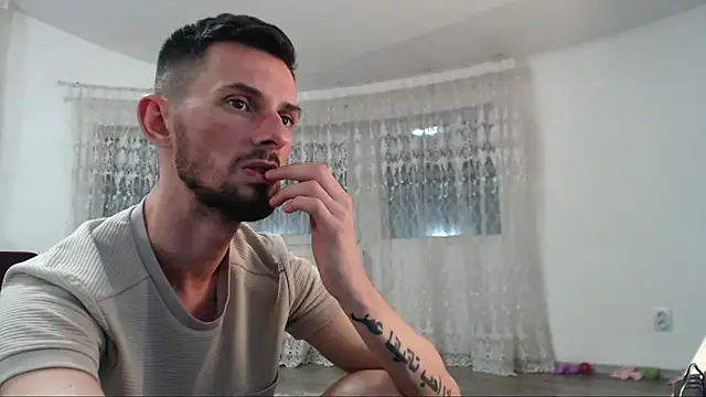 Tom michaelx online show from 10/02/25, 05:20