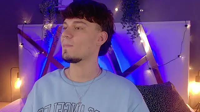 LiamThunder05  online show from 11/20/25, 03:07