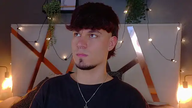 LiamThunder05  online show from 12/15/25, 07:40