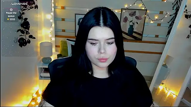 Snapshot of Mona_Esty chatting on 02/19/26, 09:11 Mona Esty online show from 02/19/26, 09:11