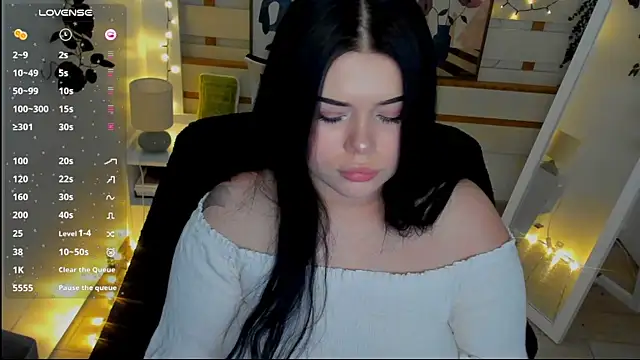 Snapshot of Mona_Esty chatting on 02/20/26, 07:47 Mona Esty online show from 02/20/26, 07:47