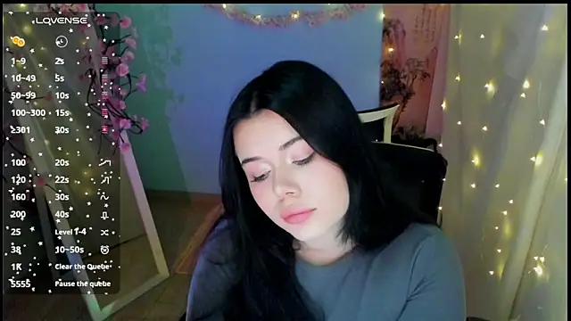 Snapshot of Mona_Esty chatting on 06/17/26, 06:16 Mona Esty online show from 06/17/26, 06:16