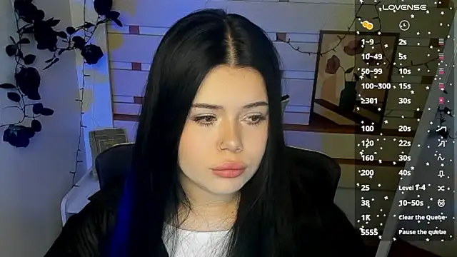 Snapshot of Mona_Esty chatting on 06/19/26, 06:29 Mona Esty online show from 06/19/26, 06:29