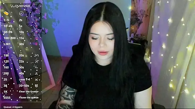Snapshot of Mona_Esty chatting on 06/24/26, 06:23 Mona Esty online show from 06/24/26, 06:23