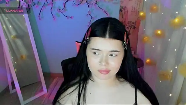 Snapshot of Mona_Esty chatting on 08/03/26, 09:04 Mona Esty online show from 08/03/26, 09:04