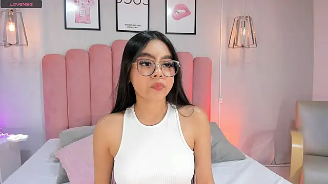 mara swan  online show from 10/18/25, 07:25