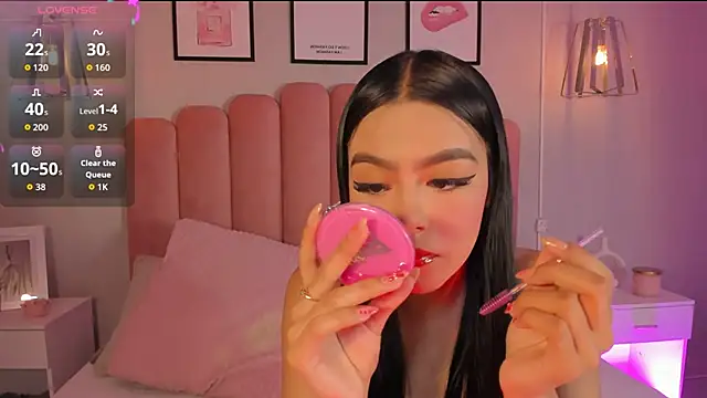 mara swan  online show from 11/14/25, 07:12