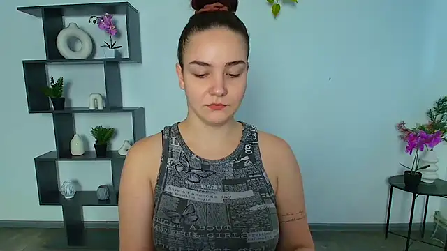 Snapshot of OliviaMontgommery chatting on 11/11/25, 06:57 OliviaMontgommery online show from 11/11/25, 06:57