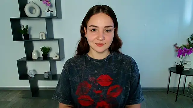 Snapshot of OliviaMontgommery chatting on 11/22/25, 06:01 OliviaMontgommery online show from 11/22/25, 06:01